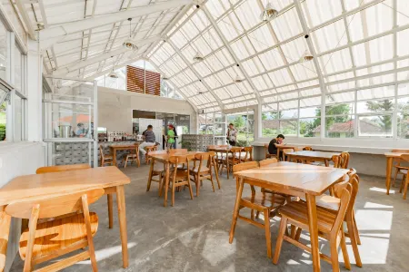 RedDoorz Syariah @ Gambung Ciwidey Отели в г. Pasirjambu