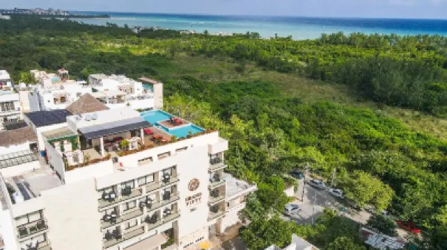 Grand Fifty Suites Hôtels à : 