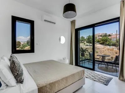 Sanders Elgio - Cute 2-Bdr Apt with Balcony