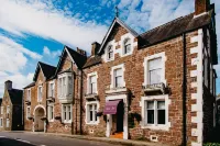 Coorie Inn Restaurant and Rooms Hotels near The Glenturret Distillery