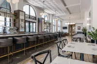 The Hamilton Alpharetta, Curio Collection by Hilton - bar