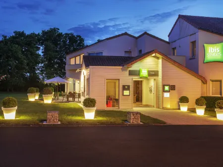 Ibis Styles Cholet Отели рядом со станцией Gare de Cholet