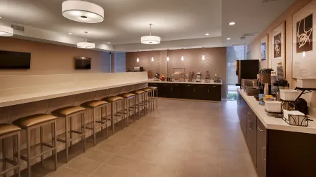 La Quinta Inn & Suites by Wyndham Tulsa Downtown/Route 66 Отели рядом с достопримечательностью «Tandy School of Computer Science»