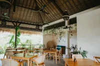 Porter Hotel - Surf & Yoga Retreat