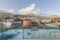 Three House Hotel