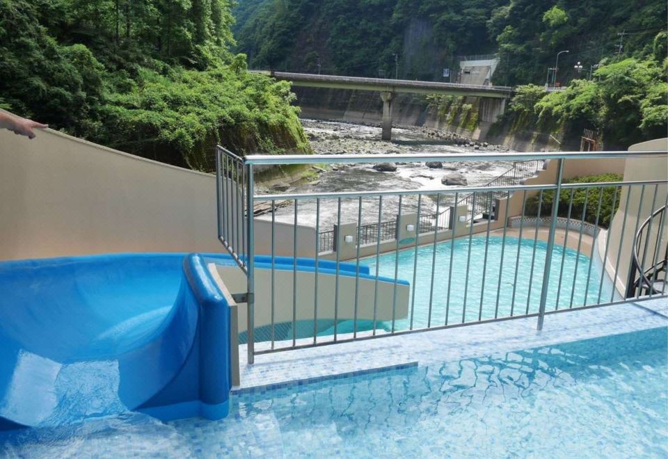 4. 츠에타테 온센 ..