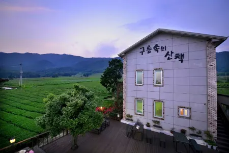 Boseong Gureumsogui Sanchaek Pension Отели в г. Посон