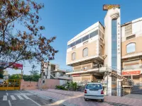 Relax Suites Hotel 써 시브 나라얀 공원 주변 호텔