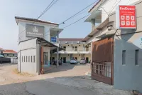 RedDoorz @ Kings Hotel Near Csb Mall Hotels in Kesambi