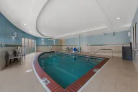 홀리데이 인 익스프레스 햄프턴 - 콜로세움 센트럴 바이 IHG - 수영장