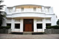 Poppys Vista Hotel