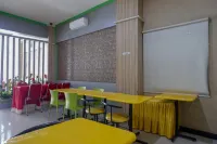 RedDoorz at Jalan Emmy Saelan Palu Hotels in Kecamatan Tatanga