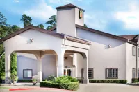 Super 8 by Wyndham Huntsville Hotels in Huntsville