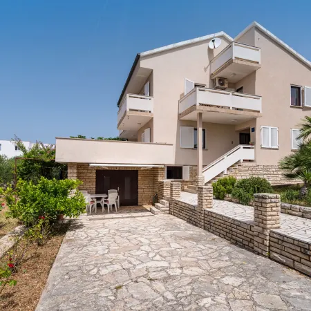 Apartment Ljubica with Nice Garden 3