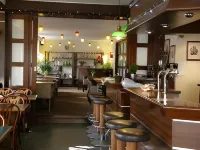 دبو آند ميا هوتل