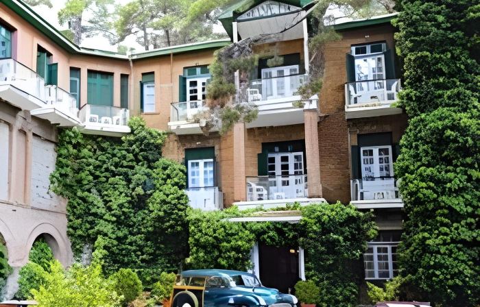 New Helvetia Historic Hotel