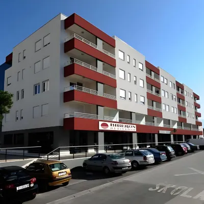 BB Residence Отели рядом с достопримечательностью «Стадион «Младежи Парк»»