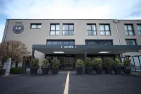 Arrow Hotel