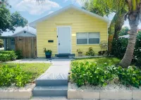 Mango Beach House 3Bedroom Fenced Backyard Patio Grill Firepit Minutes to Palm Beach Các khách sạn gần Lake Worth Playhouse
