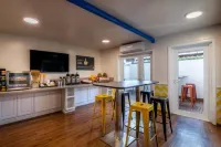Hotel Pepper Tree Boutique Kitchen Studios Anaheim - breakfast