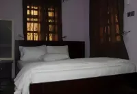 Ayoluyem Aparthotel and Suites Hotels in Ozuaha