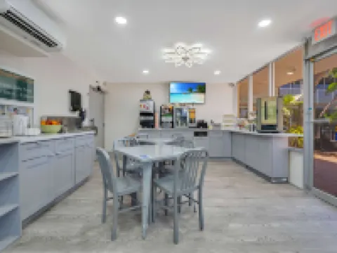 クオリティ イン & スイーツ エアポート / クルーズ ポート ハリウッド ハリウッドのホテル