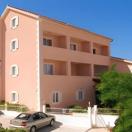 Villa Midea