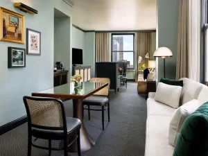 The Candler Hotel Atlanta, Curio Collection by Hilton