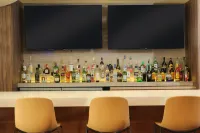 Holiday Inn 提華納ZONA德爾里奧 - 酒吧