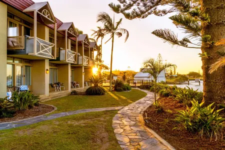 Comfort Resort Waters Edge