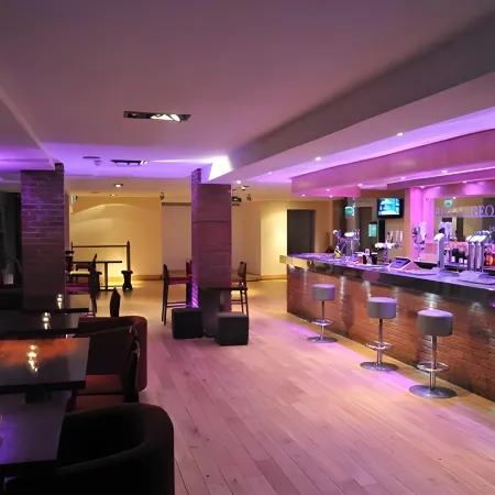 Royal George Hotel Отели рядом с достопримечательностью «Сайрхолл Милл»