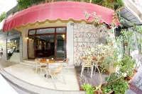 Le Marly Hotel Hotels in 
