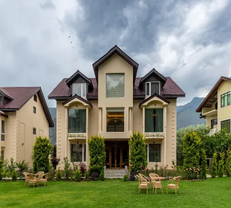 The Sarai Отели рядом с достопримечательностью «Шалимар Ба Магал Гарден»