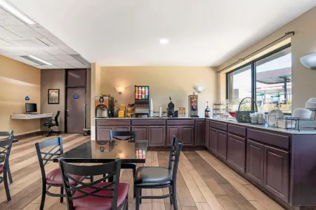 Days Inn by Wyndham Wilkesboro Отели в г. Льюис Форк