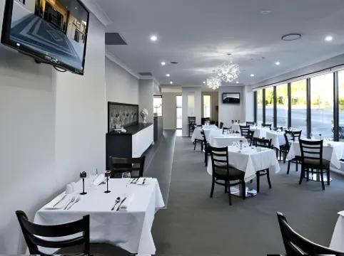 Astro Dish Motor Inn