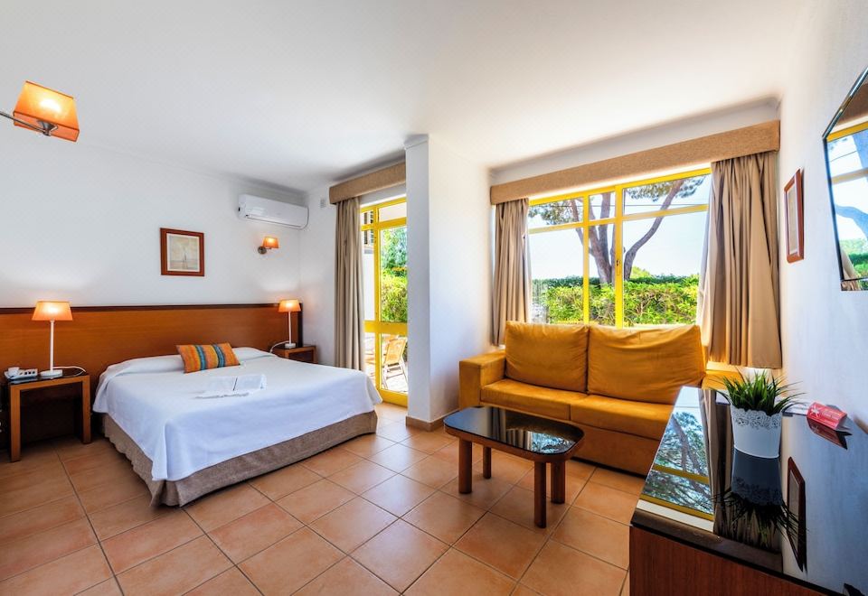 3. Hotel Pi..