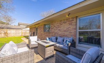 Serenity in the City with Huge Backyard 4 Bedroom Home by RedAwning