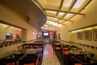 Status Business Hotel - Naveen Market