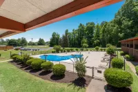 Econo Lodge - Pools