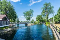 HeritageMTL - Waterfront, Parking, Airport, Sleeps 15 - Villas