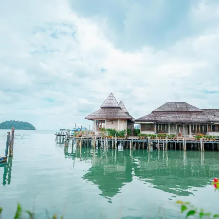 Salakphet Resort Отели рядом с достопримечательностью «Namtok Khiri Phet»