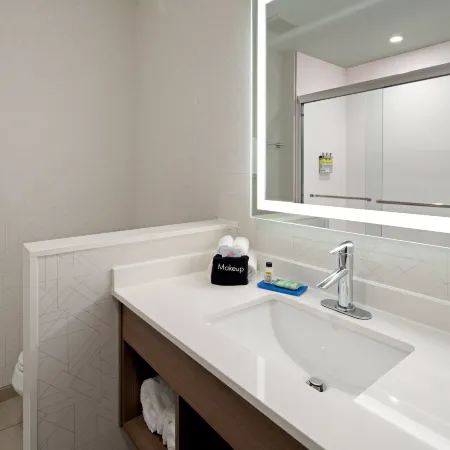Holiday Inn Express & Suites PALM DESERT - MILLENNIUM by IHG