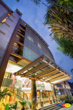 Ros-in Hotel Отели в г. Bantul Regency