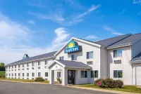 Days Inn by Wyndham Neenah Hotels in Menasha