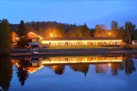 Algonquin Lakeside Inn Hôtels à : Algonquin Highlands