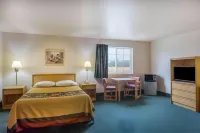 Super 8 by Wyndham Hamilton