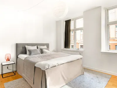 Sanders Leaves - Charming 3-Bdr Apt with City View Hotel a 