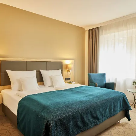 Best Western Premier Alsterkrug Hotel Отели рядом с достопримечательностью «Озеро Брамфелдер»
