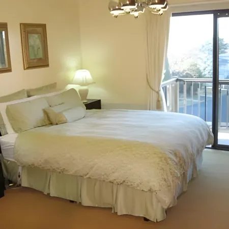 Bathurst Heights Bed & Breakfast