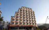 Carib Condo Hotel Отели рядом с достопримечательностью «Skyline Luge Tongyeong»